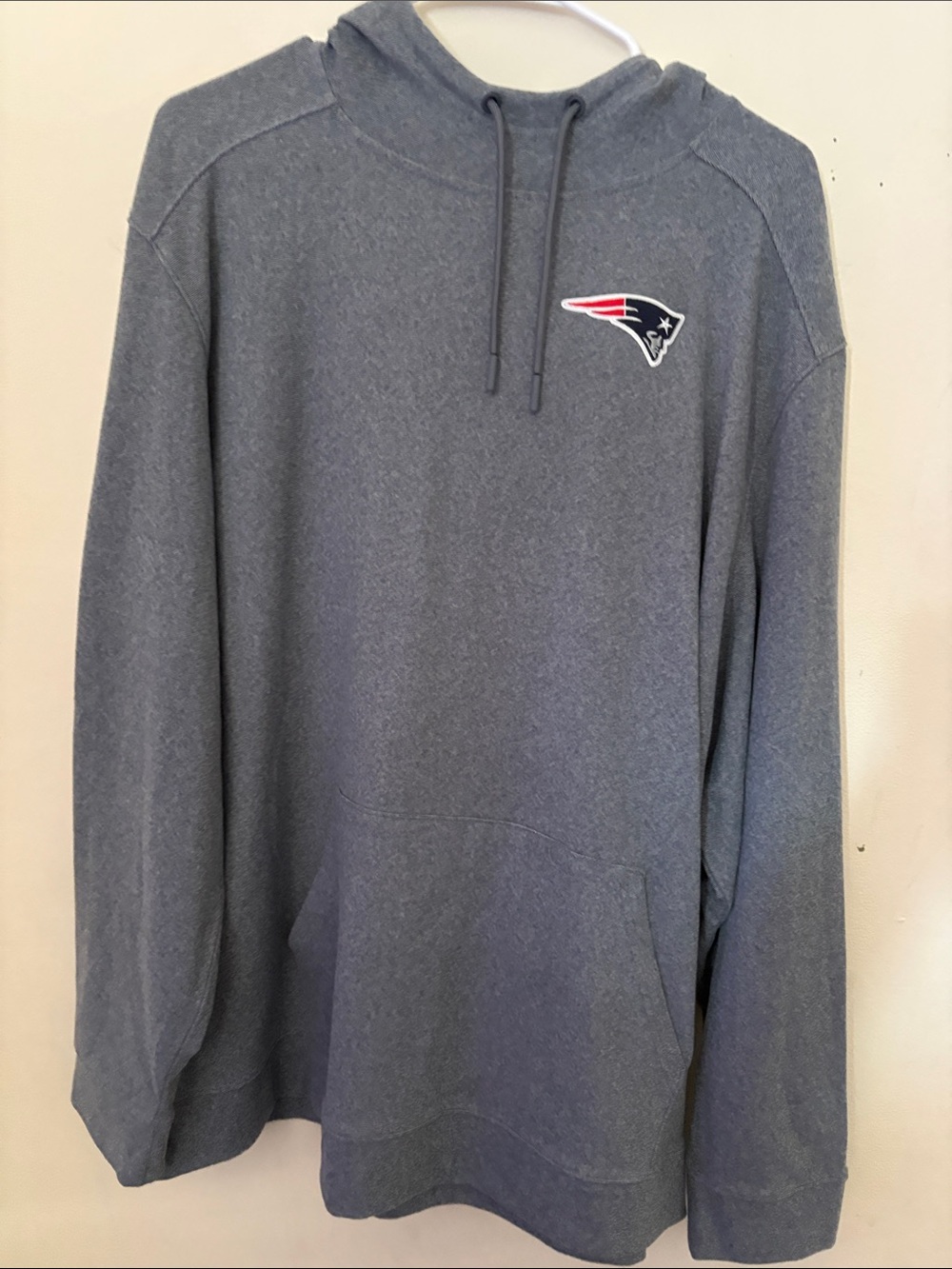 Antigua Gray New England Patriots Pullover Hoodie